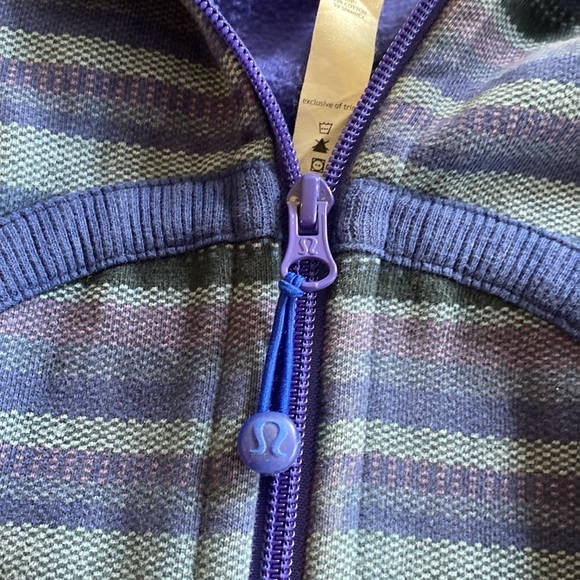 Lululemon scuba hoodie in Beautiful blues, and purples size 4. - Picture 6 of 11